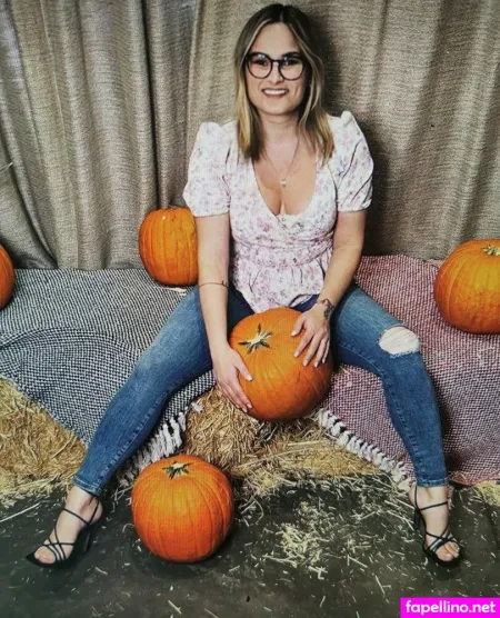 Holly Banks OnlyFans Thumbnail #KwPq0GeAe9