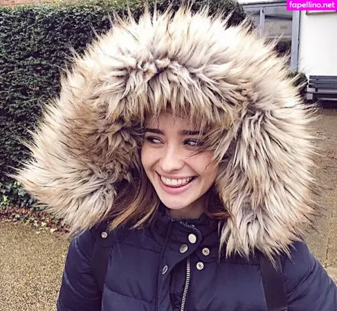 Holly Earl OnlyFans Thumbnail #2aP8OCuVhU