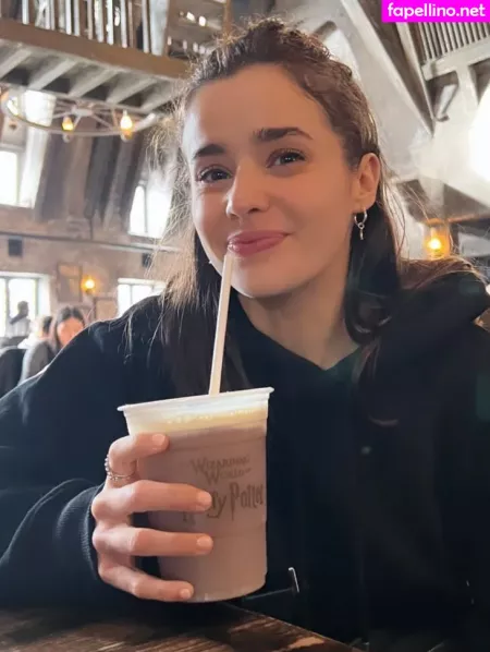 Holly Earl OnlyFans Thumbnail #4kIFQQQYVJ