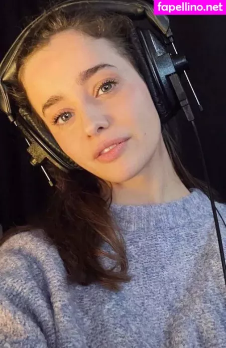 Holly Earl OnlyFans Thumbnail #8FWdM4WdXE