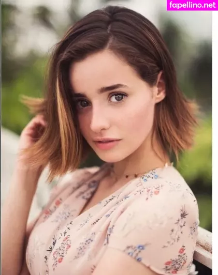 Holly Earl OnlyFans Thumbnail #qnCgYKqAwe