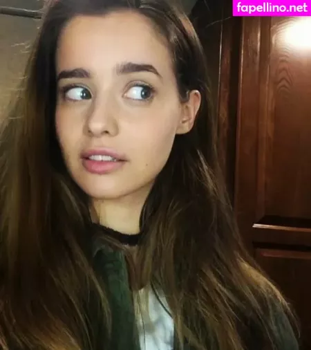 Holly Earl OnlyFans Thumbnail #x6znpJIEA9