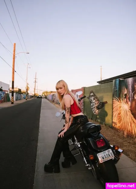 Holly Halen OnlyFans Thumbnail #MUsZHHdP1w