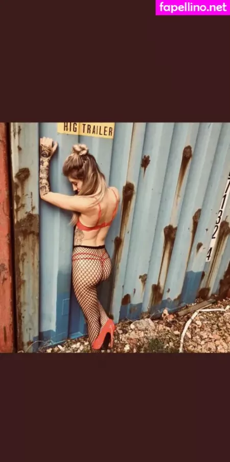 Holly Handles OnlyFans Thumbnail #OZyFJyF90X