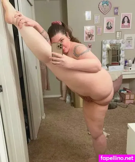 Holly Hartley OnlyFans Thumbnail #eGOu7vmOnN