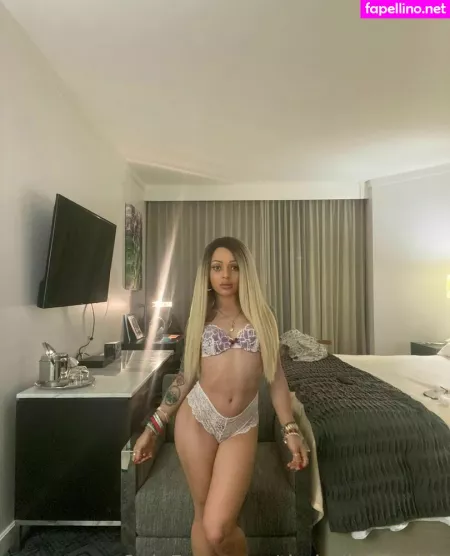 Holly Hendrix OnlyFans Thumbnail #zWYhlbIAB9