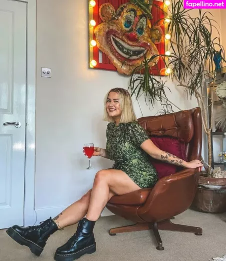 Holly Indigo OnlyFans Thumbnail #02YTntkqA2
