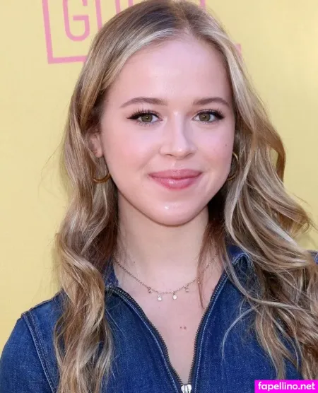 Holly J Barrett OnlyFans Thumbnail #eEIZ5kTadA