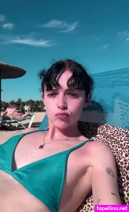Holly Laing OnlyFans Thumbnail #01AeGOTCMP
