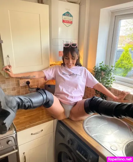 Holly Lauren 2 0 OnlyFans Thumbnail #EPYF68a8q6