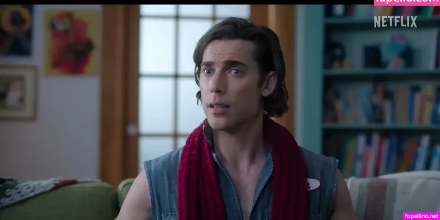 Holly Lauren Main Profile Photo