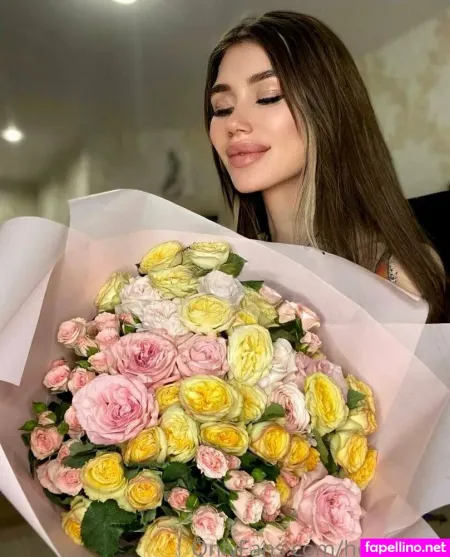 Holly Mur OnlyFans Thumbnail #1aiAUJk09n