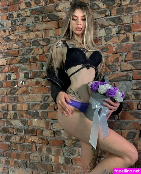 Holly Mur Main Profile Photo