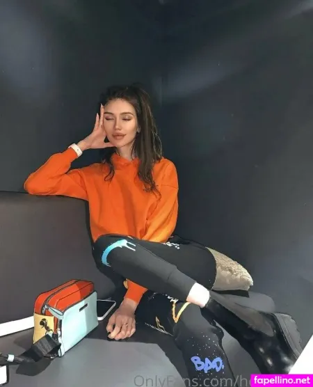 Holly Mur OnlyFans Thumbnail #O0DQRIl5FR