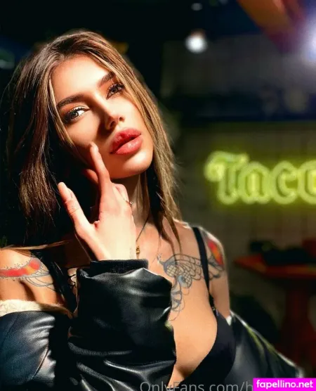 Holly Mur OnlyFans Thumbnail #gWfX6lmw02