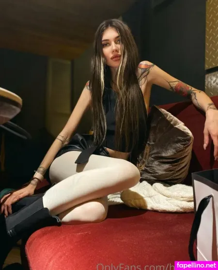 Holly Mur OnlyFans Thumbnail #yyjxdP4HHR