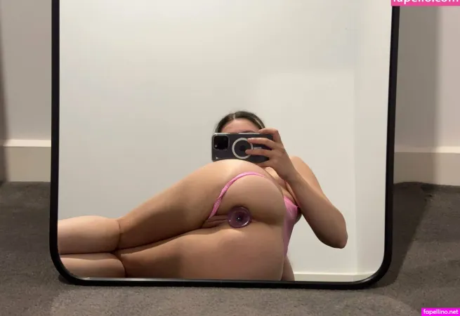 Holly Swallows OnlyFans Thumbnail #lToskpZrcG