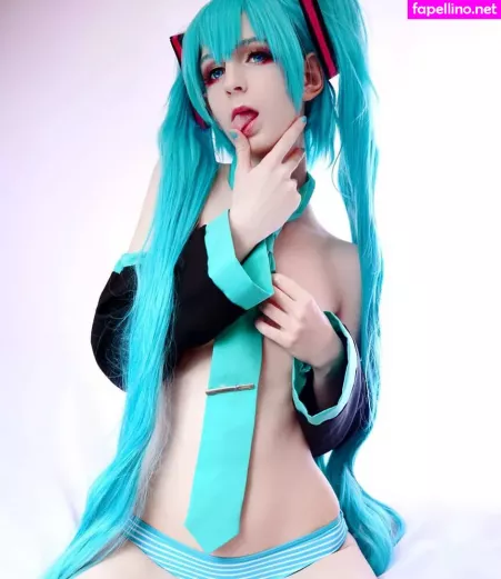 Holly White OnlyFans Thumbnail #PHJqhOKjA8