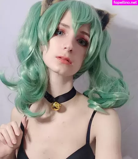 Holly White OnlyFans Thumbnail #i7IWyJZKtV