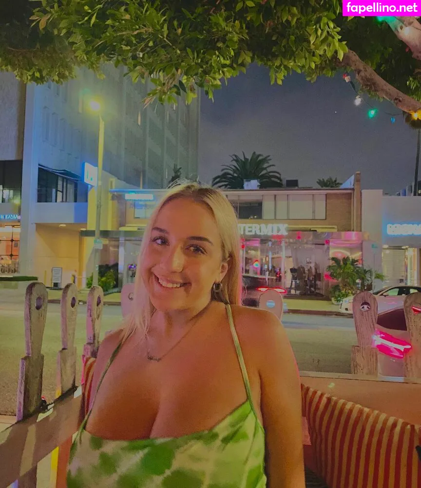 holly73103471, hollyyoupa Nude Leaked OnlyFans Photo #9oOFQnVzII