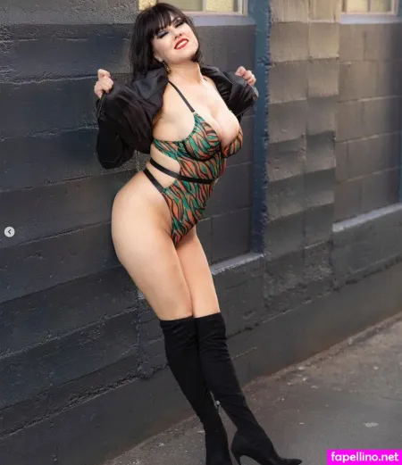 Hollydollyburlesque OnlyFans Thumbnail #HEI8DcqYtf