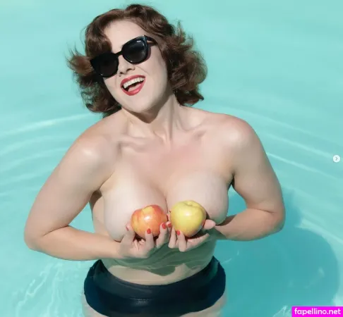 Hollydollyburlesque Main Profile Photo