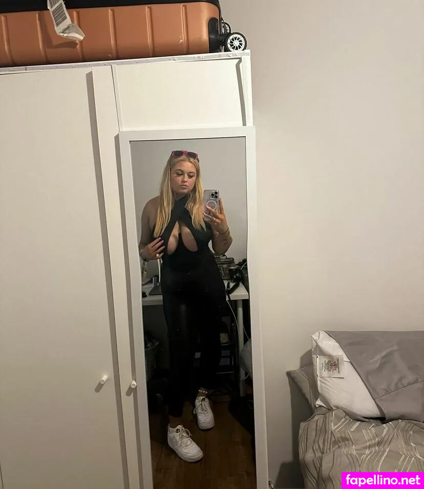 holly.evans18, hollyevansof, hollyevansx Nude Leaked OnlyFans Photo #Wh6vMWjwDm