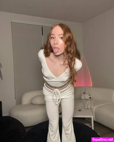 Hollyfox18 OnlyFans Thumbnail #4KQsBVYAtH