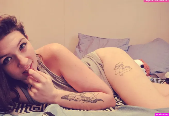 Hollygraileonline OnlyFans Thumbnail #wk3JWpUAWu