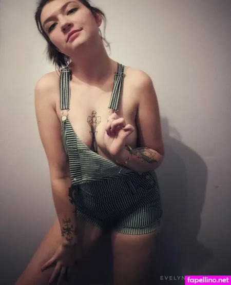 Hollygraileonline OnlyFans Thumbnail #zQAhGJyHcC