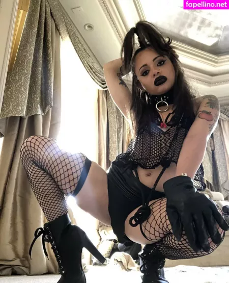 Hollyhendrix OnlyFans Thumbnail #86jCyB32Hn