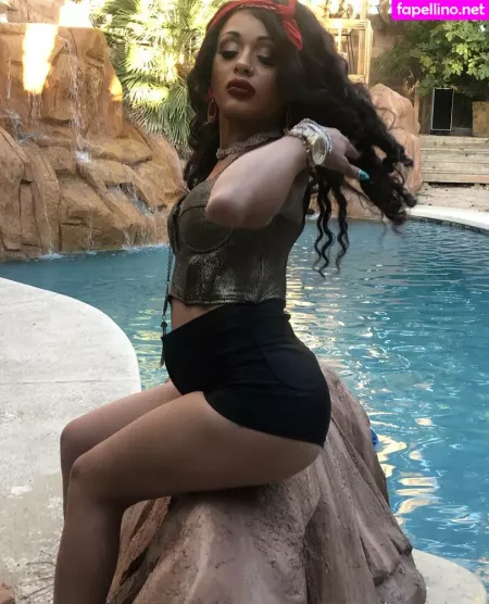 Hollyhendrix OnlyFans Thumbnail #yuMHPBxJwi
