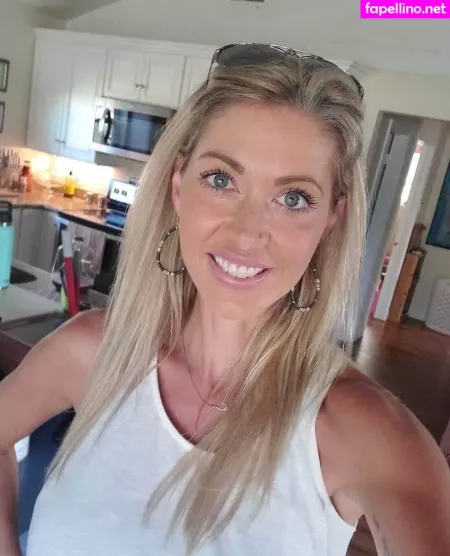 Hollyhotwife OnlyFans Thumbnail #1JMA9eQTNV