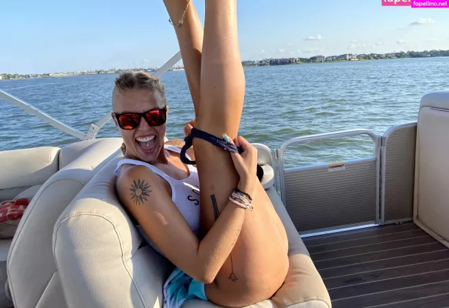 Hollyhotwife OnlyFans Thumbnail #zuYExprWIC