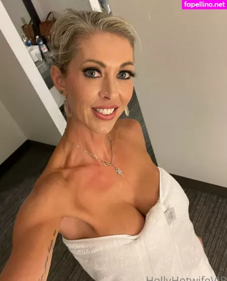 Hollyhotwifevip OnlyFans Thumbnail #CXF1lSyDVo