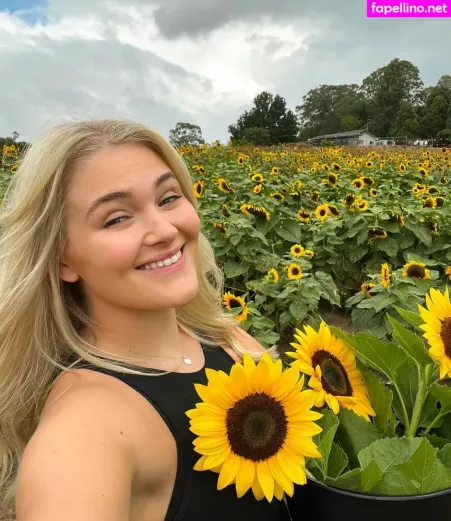 Hollyonfilm OnlyFans Thumbnail #xVozXI3xWo