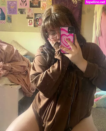 Holyhollyphoebe OnlyFans Thumbnail #XfpZtyO2Kr