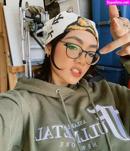 Honeebelle OnlyFans Thumbnail #s8H8Ryj7rn