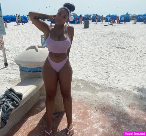 Honey Isabel OnlyFans Thumbnail #7F8hd79Uj9