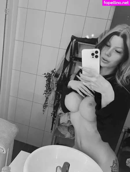 Honeybabesugarpiie OnlyFans Thumbnail #7IkNH28Aup
