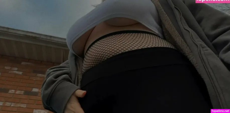 Honeybeeluxefree OnlyFans Thumbnail #ZQlsIxi9Wy