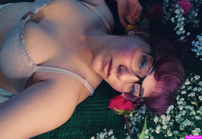 Honeyedtoesies OnlyFans Thumbnail #o0BFzVwrJv