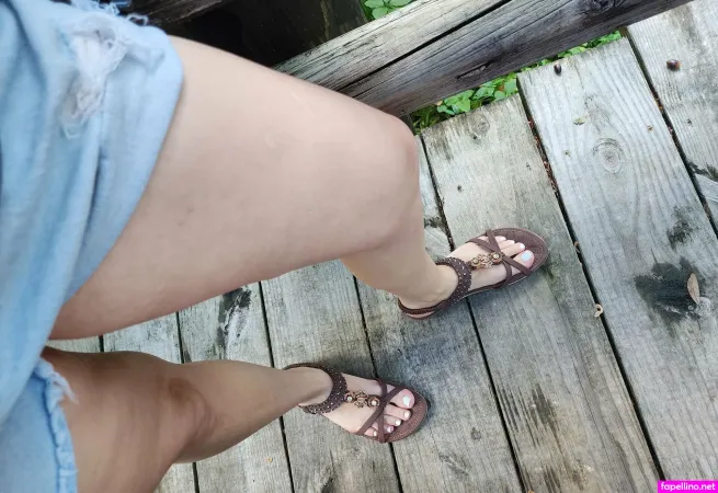 Honeyedtoesies OnlyFans Thumbnail #zcrzKX8nxw