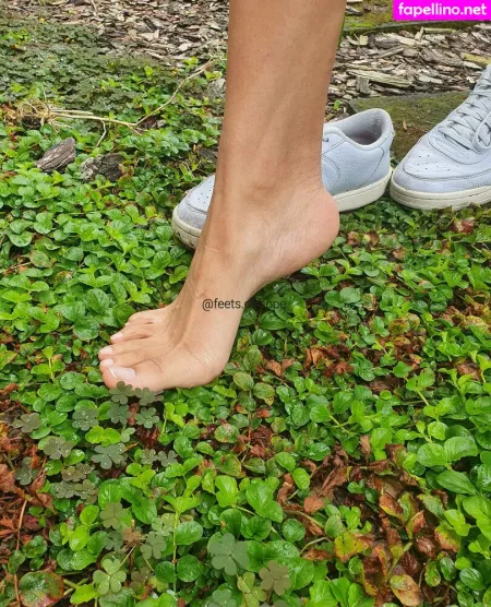 Hope Feet OnlyFans Thumbnail #t3EXm1ypaz