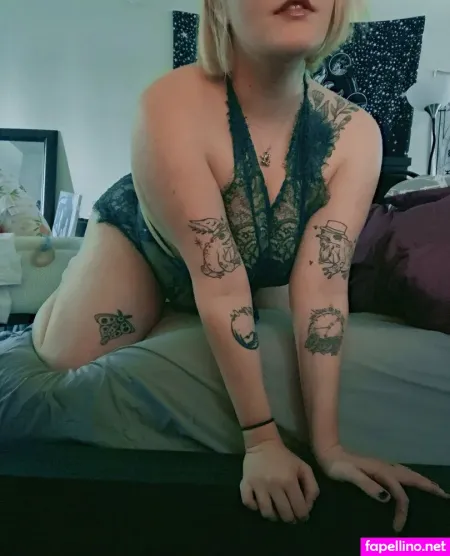 Hornie Bee OnlyFans Thumbnail #1UoEP2w0aR