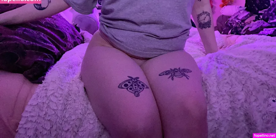 Hornie Bee OnlyFans Thumbnail #t9bHk7Z3jv