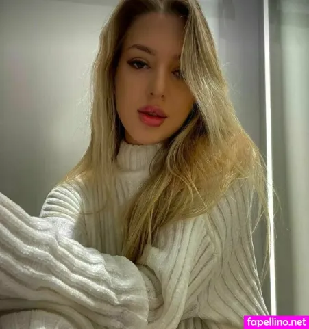 Hot Blondie Mommy OnlyFans Thumbnail #76tdVafk4I