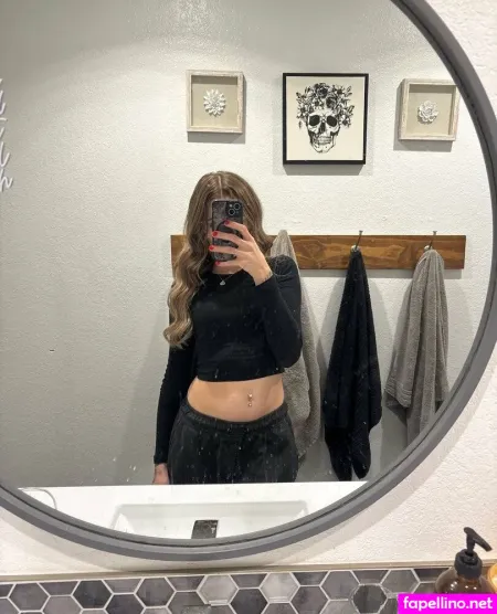 Hot Mommy Courtney Main Profile Photo