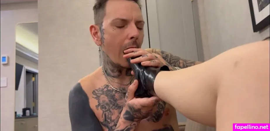 Hot Tattooed Couple OnlyFans Thumbnail #z1WbsgHins