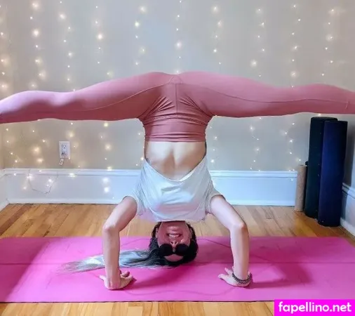 Hot Yoga Babe OnlyFans Thumbnail #bToCQlbTuB